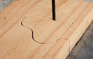 Wood cutting bandsaw